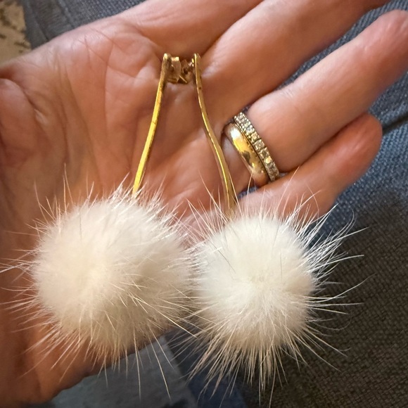 NWOT Genuine White Mink Pom Pom Dangling Gold-Tone Post Earrings. - Picture 5 of 5
